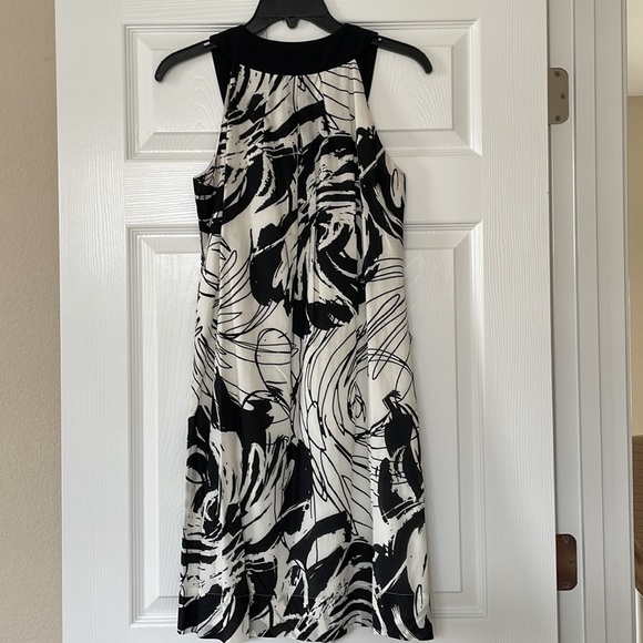 TALBOTS BLACK AND WHITE SLEEVELESS, PLEATED SCOOP NECK, LINED DRESSE WITH SASH - Picture 11 of 16